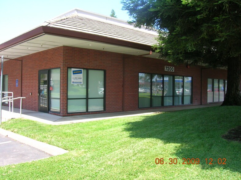 7200 S Land Park Dr, Sacramento, CA à louer - Photo du bâtiment - Image 2 de 5