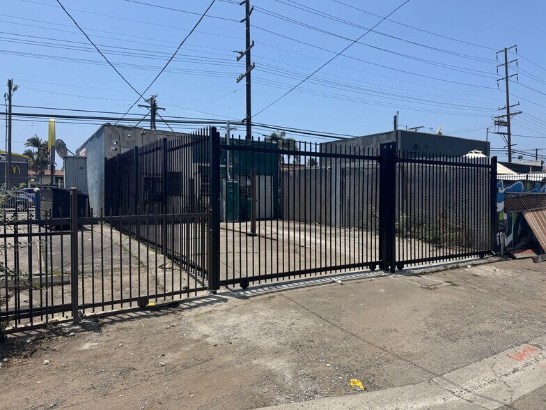 2452 Lincoln Blvd, Venice, CA à vendre - Photo du bâtiment - Image 3 de 4