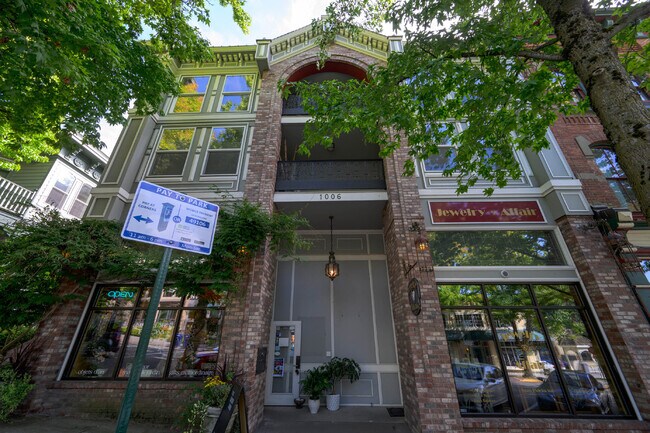 More details for 1006 Harris Ave, Bellingham, WA - Retail for Sale