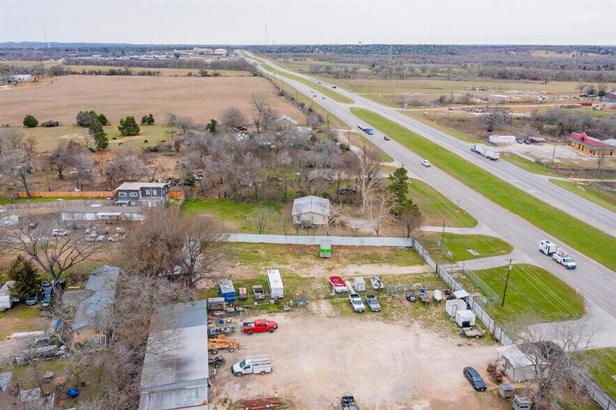 262 Highway 290 E, Elgin, TX à vendre - Photo du bâtiment - Image 3 de 19