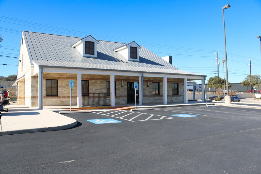 20710 N US Highway 281, San Antonio, TX à vendre - Photo du bâtiment - Image 2 de 8