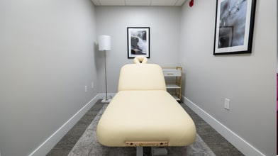 7700 N Kendall Dr, Miami, FL for lease Interior Photo- Image 1 of 11