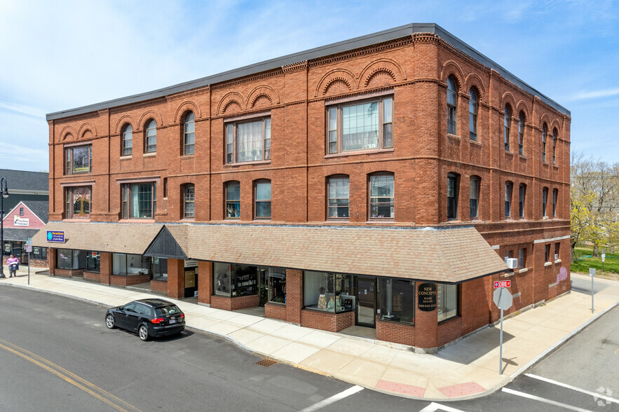 111 Centre St, Middleboro, MA à vendre - Photo principale - Image 1 de 1