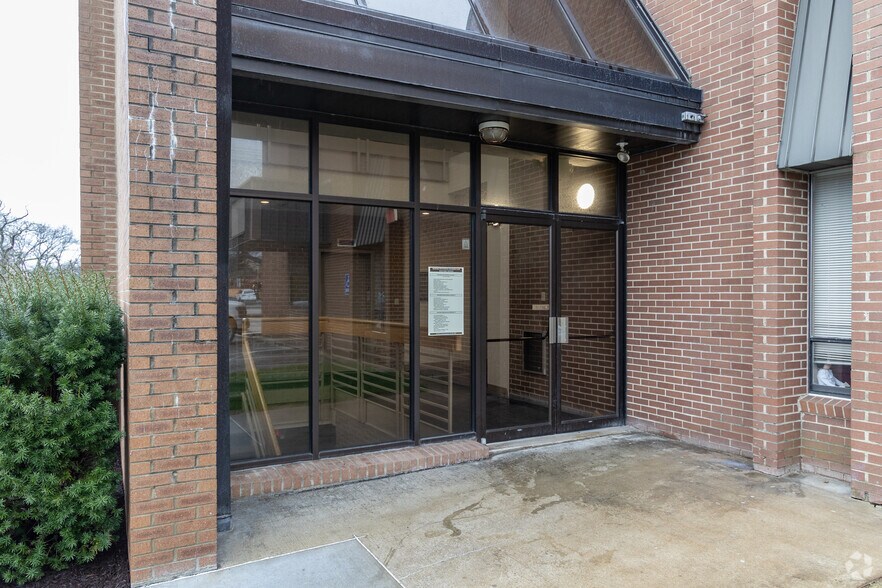 11676 Perry Hwy, Wexford, PA à louer - Photo du bâtiment - Image 2 de 8