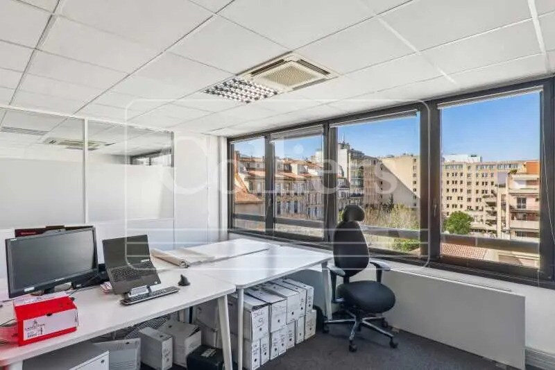Office in Marseille for lease - Interior Photo - Image 2 of 11