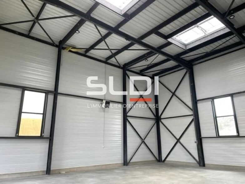 Bureau dans Colombier-Saugnieu à louer - Photo intérieure - Image 3 de 11