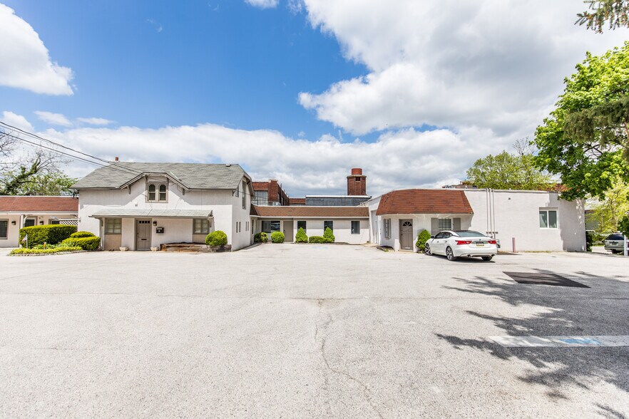 110 Ardmore Ave, Ardmore, PA à louer - Photo du bâtiment - Image 2 de 3