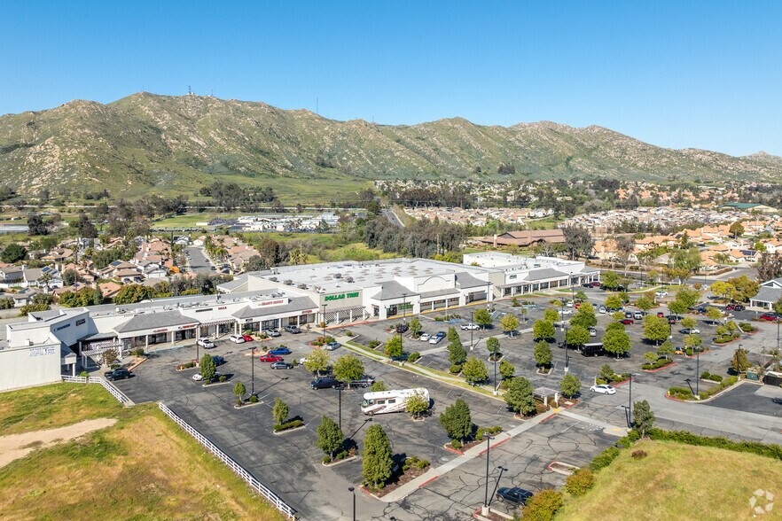 23575 Sunnymead Ranch Pky, Moreno Valley, CA à louer - Aérien - Image 2 de 8