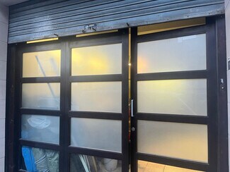 Plus de détails pour Multi-résidentiel à vendre