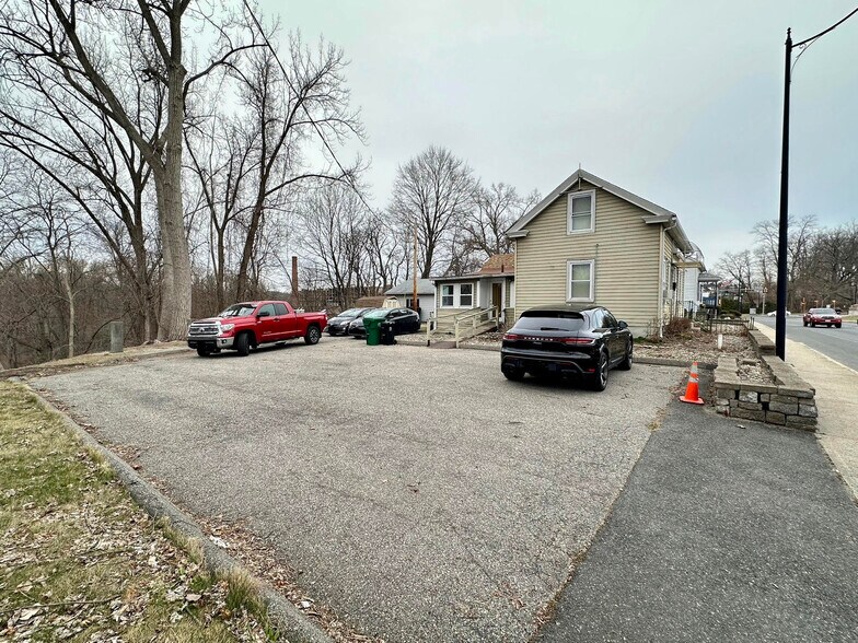 799 Front St, Chicopee, MA à louer - Photo du bâtiment - Image 3 de 18