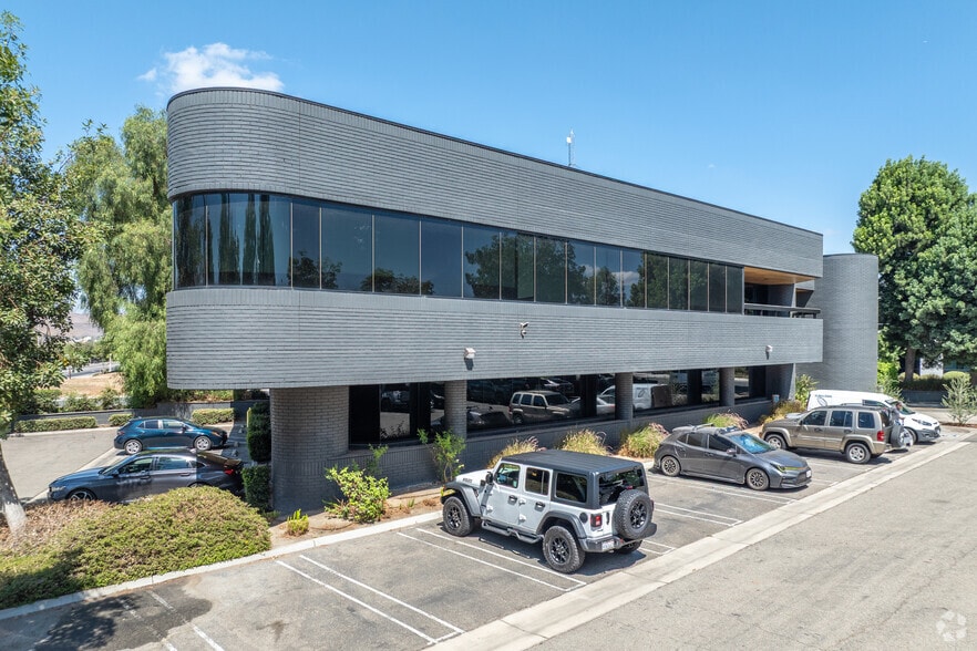 2000 Market St, Riverside, CA for lease - Building Photo - Image 1 of 8