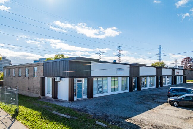 Plus de détails pour 81 Brisbane Rd, Toronto, ON - Industriel à vendre