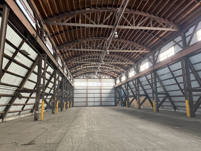 2050 Cross St, Eugene, OR for lease - Building Photo - Image 2 of 6