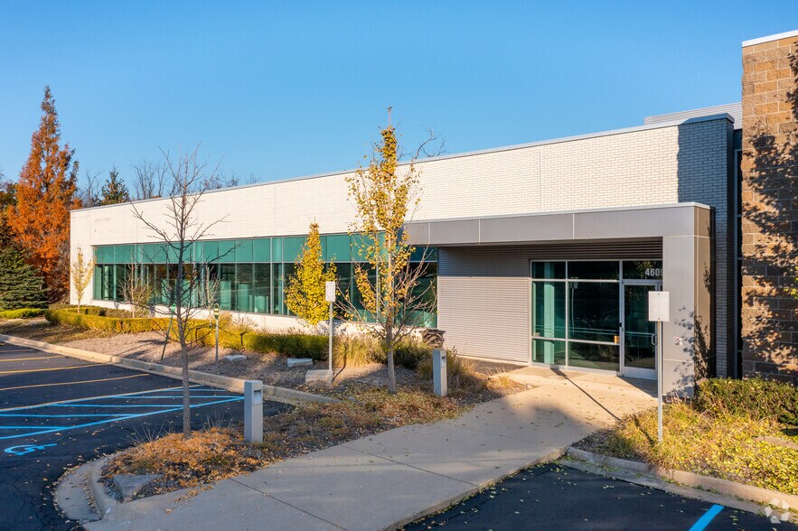 46097 Commerce Center Drive, Plymouth, MI for lease - Building Photo - Image 3 of 7