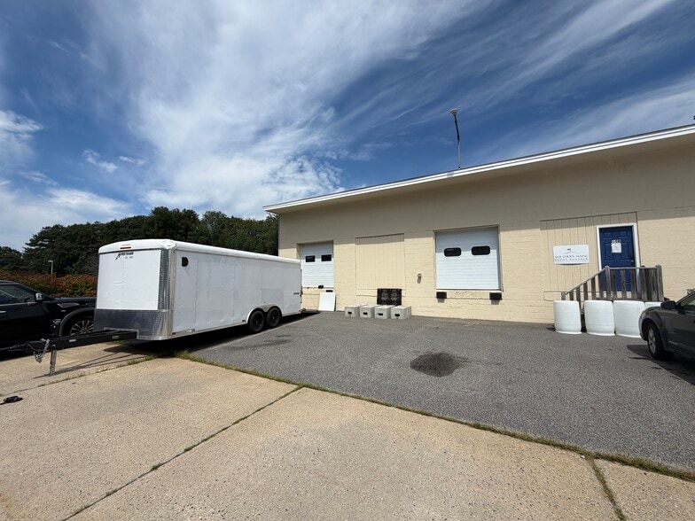 10 Arctic Cir, Biddeford, ME for lease - Building Photo - Image 1 of 2
