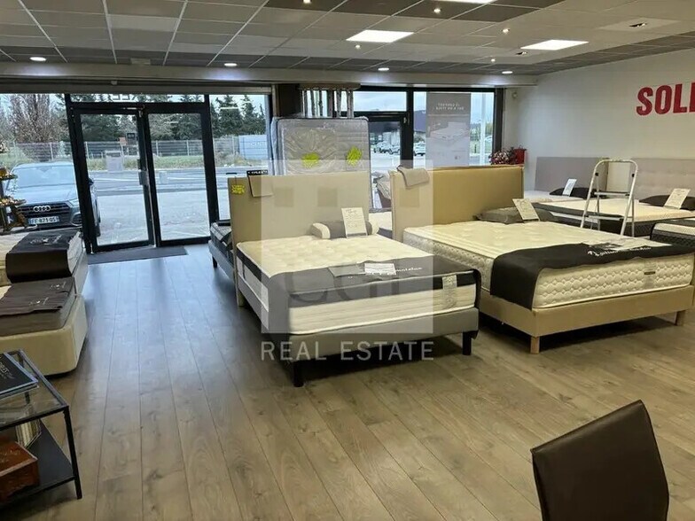 53 Route De Grenoble, Saint-Priest for lease - Interior Photo - Image 2 of 11