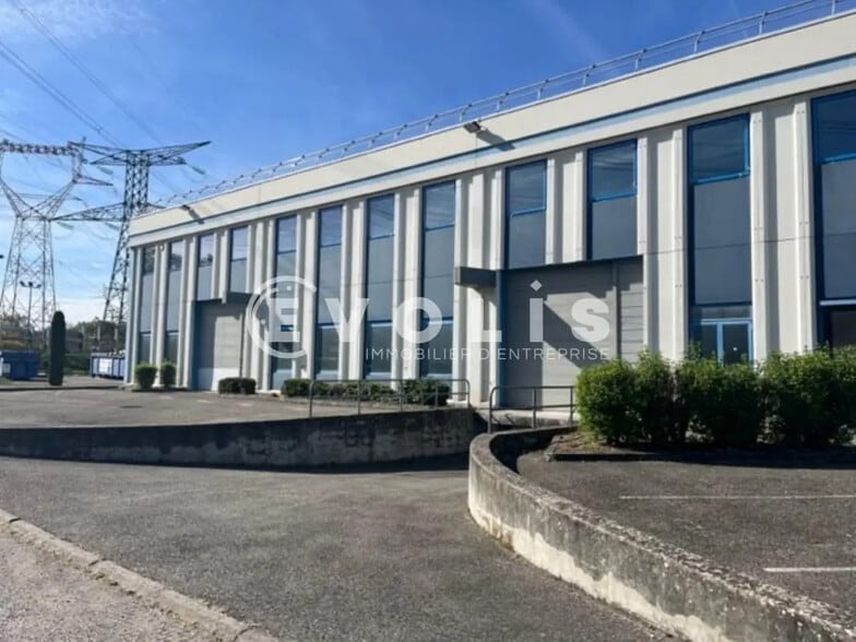 Flex in Saint-Quentin-Fallavier for sale - Building Photo - Image 1 of 30