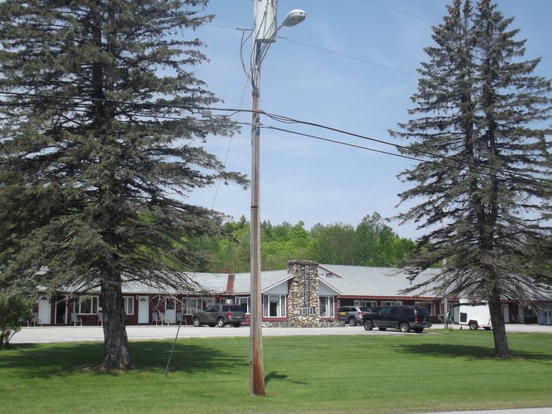 1132 S Main St, Bryant Pond, ME à vendre - Photo du bâtiment - Image 1 de 1