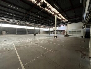 Industriel dans Buc à louer Photo du bâtiment- Image 2 de 12