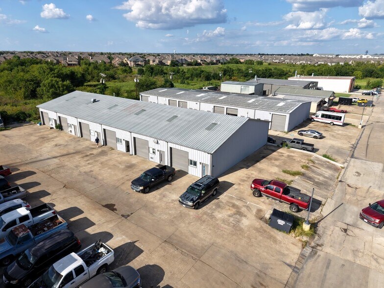 6515 Industrial Dr, Sachse, TX à louer - Photo du bâtiment - Image 2 de 4