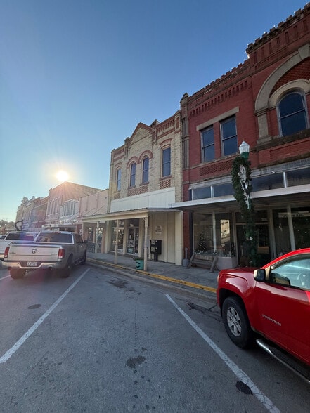 119 E Main St, Cuero, TX for sale - Building Photo - Image 3 of 35