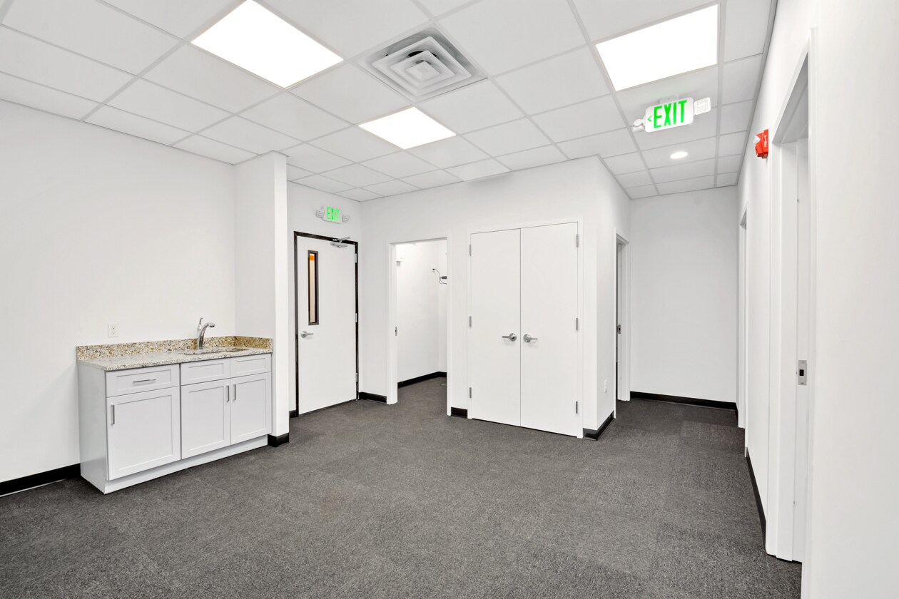 111 Washington St, Paterson, NJ for lease Interior Photo- Image 1 of 16