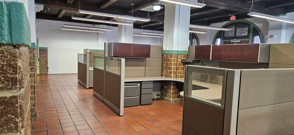 1170 W 3rd St, San Bernardino, CA à louer - Photo intérieure - Image 3 de 11