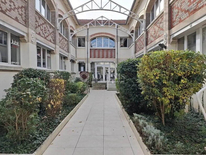 Office in Nancy for lease - Building Photo - Image 2 of 5