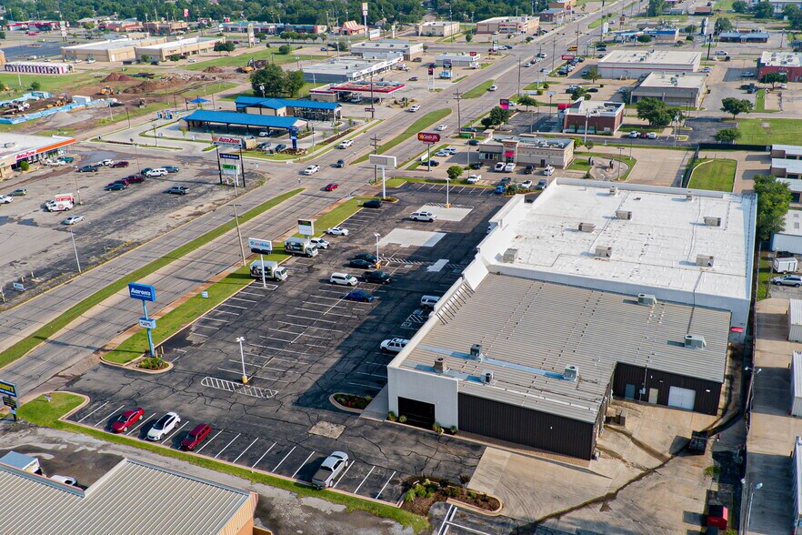 1211-1217 NW Sheridan Rd, Lawton, OK à vendre - Photo du bâtiment - Image 3 de 3
