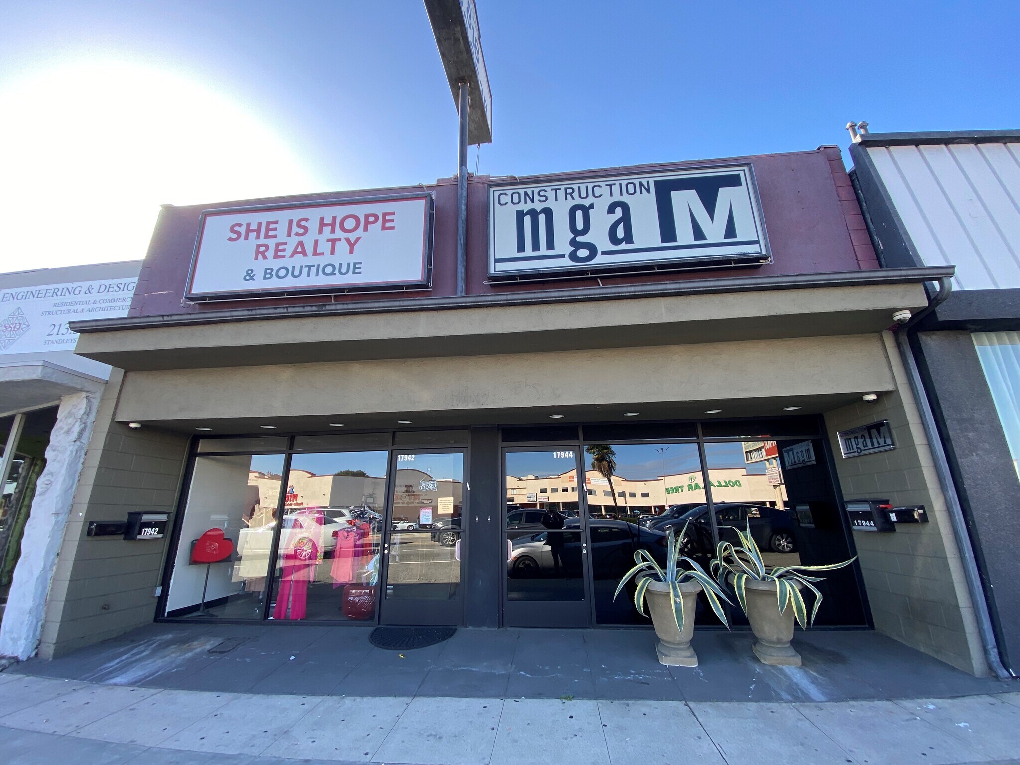 17942-17944 Ventura Blvd, Encino, CA for lease Primary Photo- Image 1 of 22