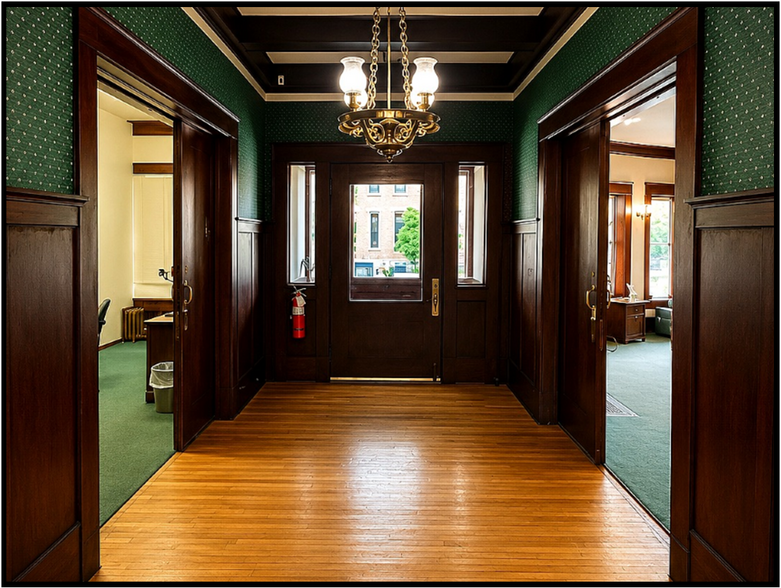 902 W Wayne St, Fort Wayne, IN for lease - Interior Photo - Image 2 of 5