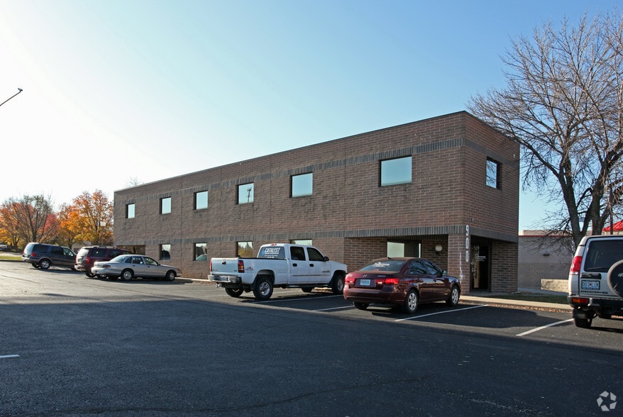 900 SW Oldham Pky, Lee's Summit, MO for lease - Building Photo - Image 2 of 11