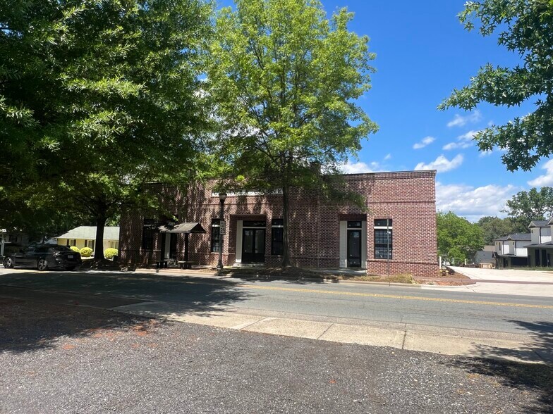 20733 Catawba, Cornelius, NC à vendre - Photo du bâtiment - Image 2 de 5