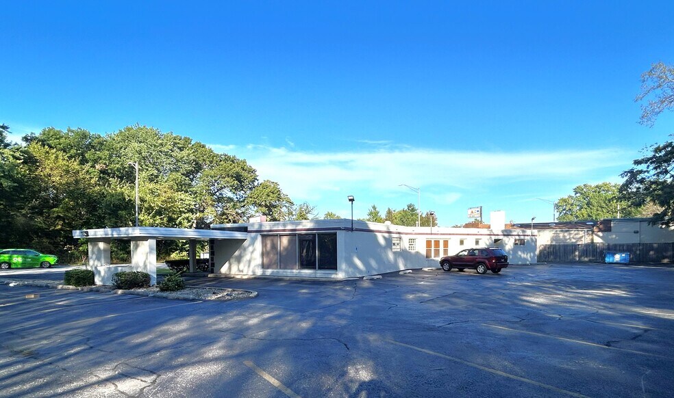 19 River Oaks Dr, Calumet City, IL à louer - Photo du bâtiment - Image 2 de 11