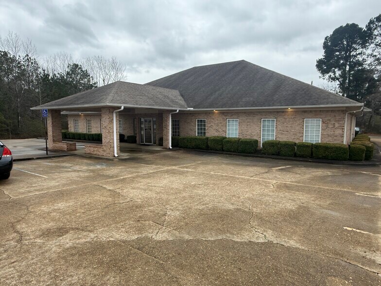 5062 Raymond Ave, Tupelo, MS à louer - Photo du bâtiment - Image 2 de 15