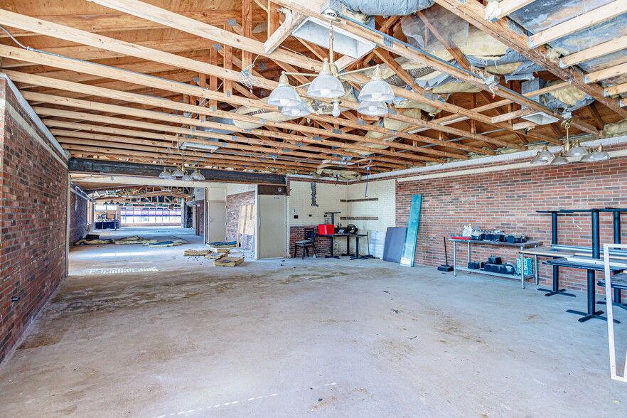 650 W Jackson St, Mexico, MO for lease - Building Photo - Image 3 of 16