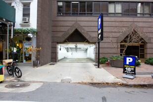 100 United Nations Plaza - Parking Garage - Installation d’entreposage libre-service