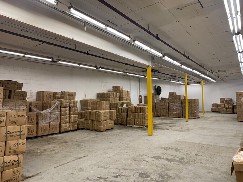 60 Milbar Blvd, Farmingdale, NY for lease - Building Photo - Image 1 of 21