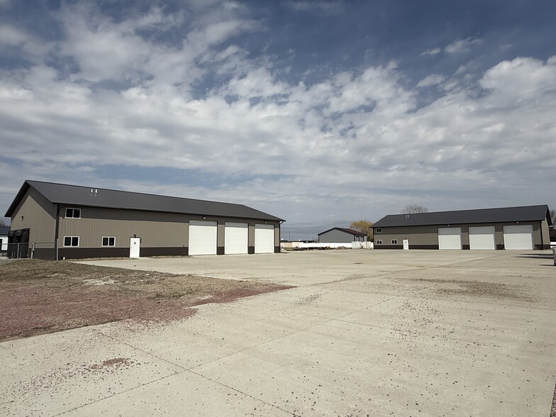 406 & 408 N Daniels Ln, South Sioux City, NE for lease - Primary Photo - Image 1 of 1