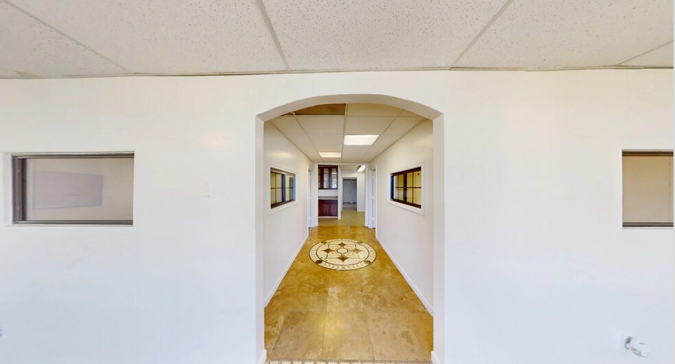 16624 N 32nd St, Phoenix, AZ à louer - Photo du bâtiment - Image 3 de 5