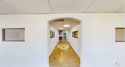 16624 N 32nd St, Phoenix, AZ for lease Building Photo- Image 2 of 4