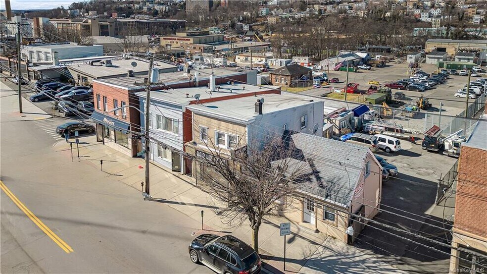 297 Saw Mill River Rd, Yonkers, NY à louer - Photo du bâtiment - Image 1 de 10