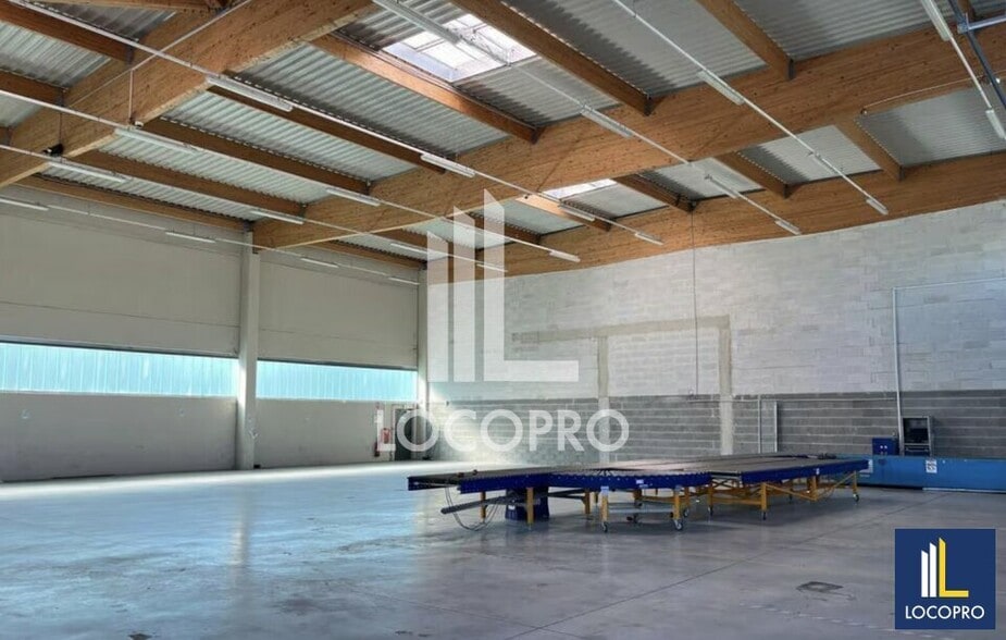 Office in Les Arcs for lease - Interior Photo - Image 3 of 8