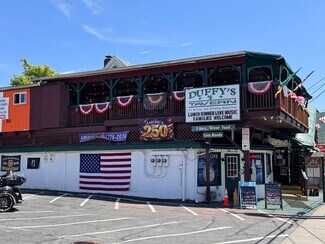 Plus de détails pour Established Restaurant and Tavern – Commerce de détail à vendre, Lake George, NY