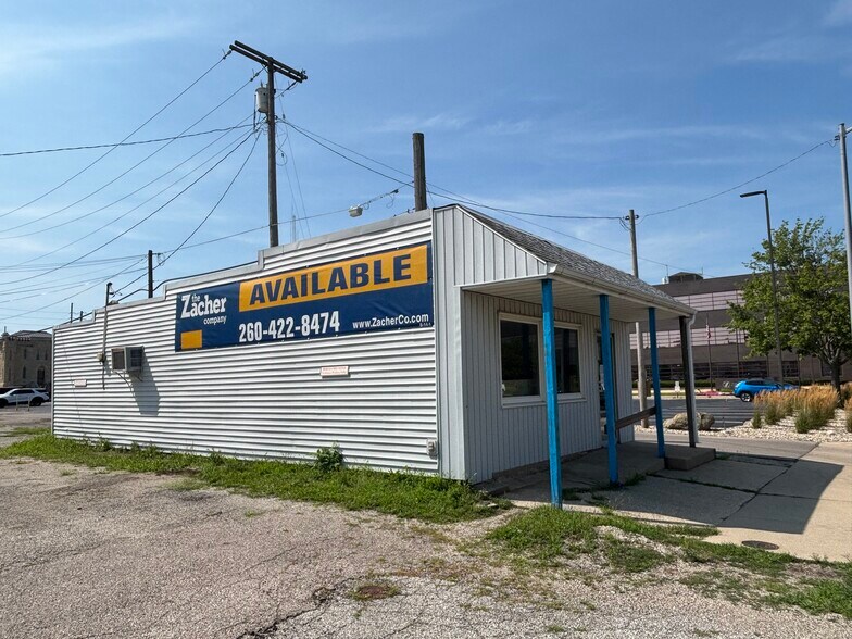 111 N High St, Warsaw, IN à vendre - Photo du bâtiment - Image 2 de 3