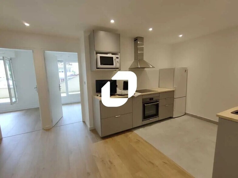 Office in Viroflay for lease - Interior Photo - Image 3 of 6