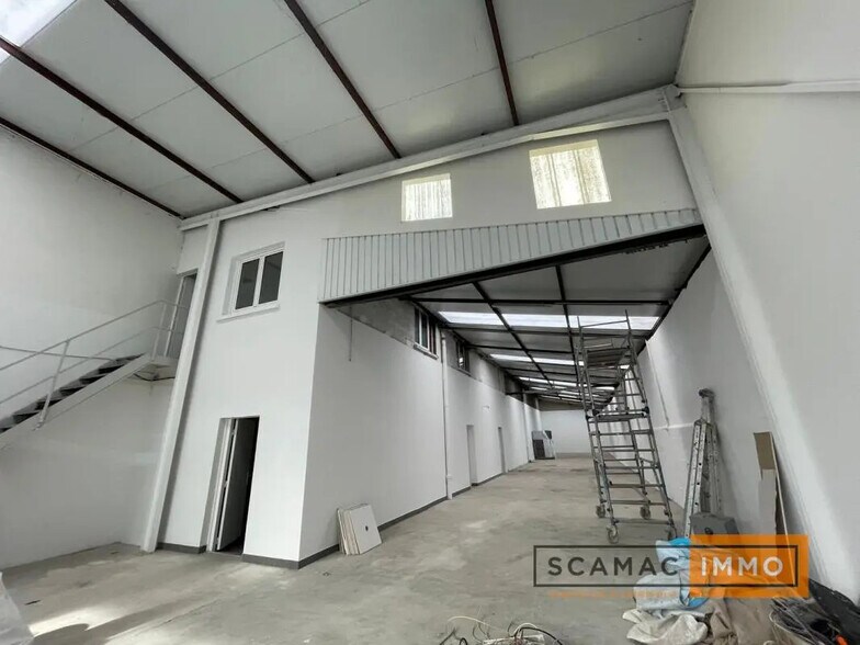 Industriel dans Sucy-en-Brie à louer - Photo du bâtiment - Image 2 de 8