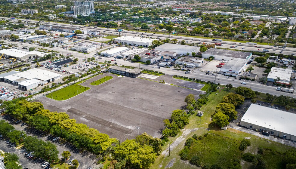 951 S 12th Ave, Pompano Beach, FL à louer - Photo du bâtiment - Image 2 de 5