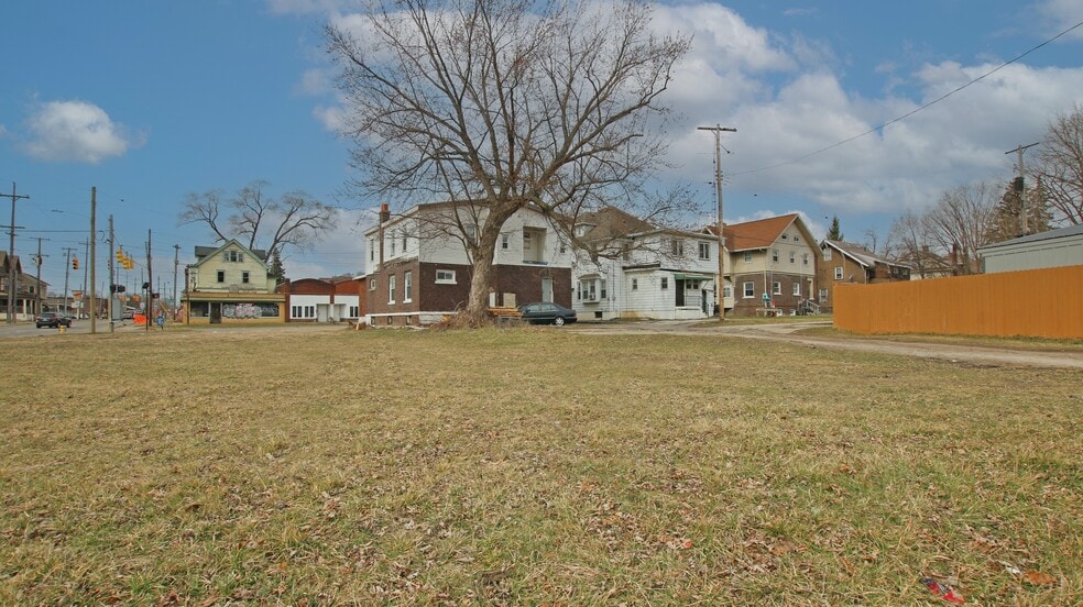 800 Martin Luther King Ave, Flint, MI for sale - Building Photo - Image 2 of 15