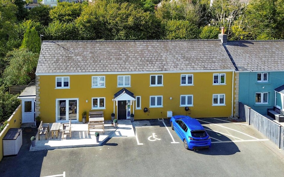 2 Manor Parade, Goodwick à vendre - Photo principale - Image 1 de 10